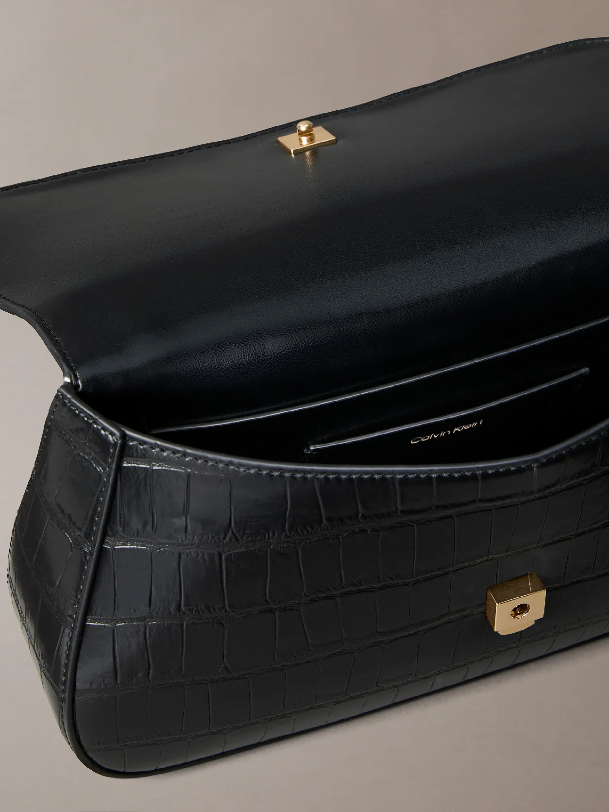 BLACK / ANTIQUE LIGHT GOLD Monogram Logo Hardware Chain Crocodile Print Shoulder Bag