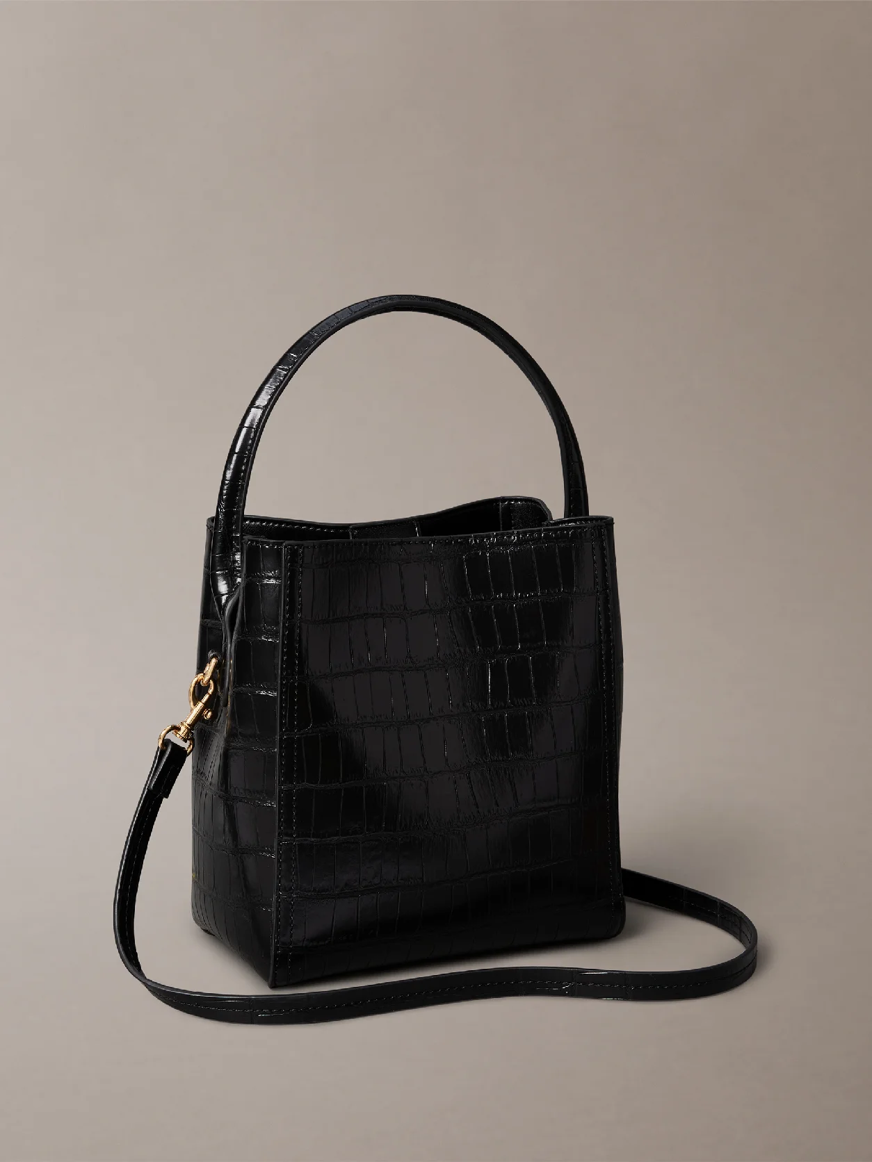 BLACK / ANTIQUE LIGHT GOLD Monogram Logo Hardware Chain Crocodile Print Bucket Bag