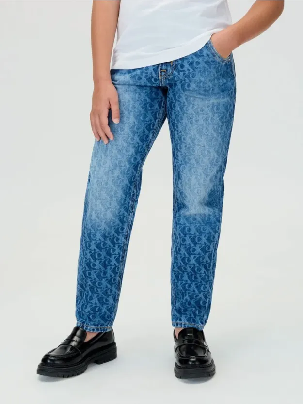 Light Billboard Barrel Leg Logo Jeans
